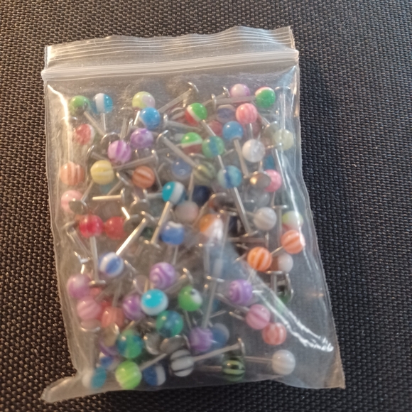 Lot of studs - Picture 3 of 3